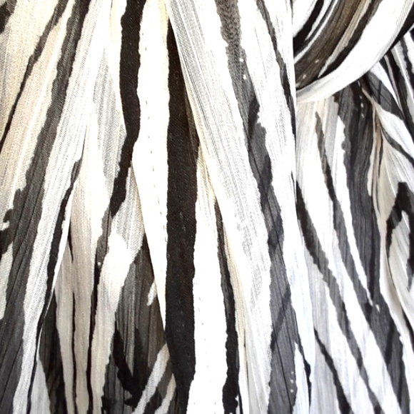 Scarf - Picture 2 of 7